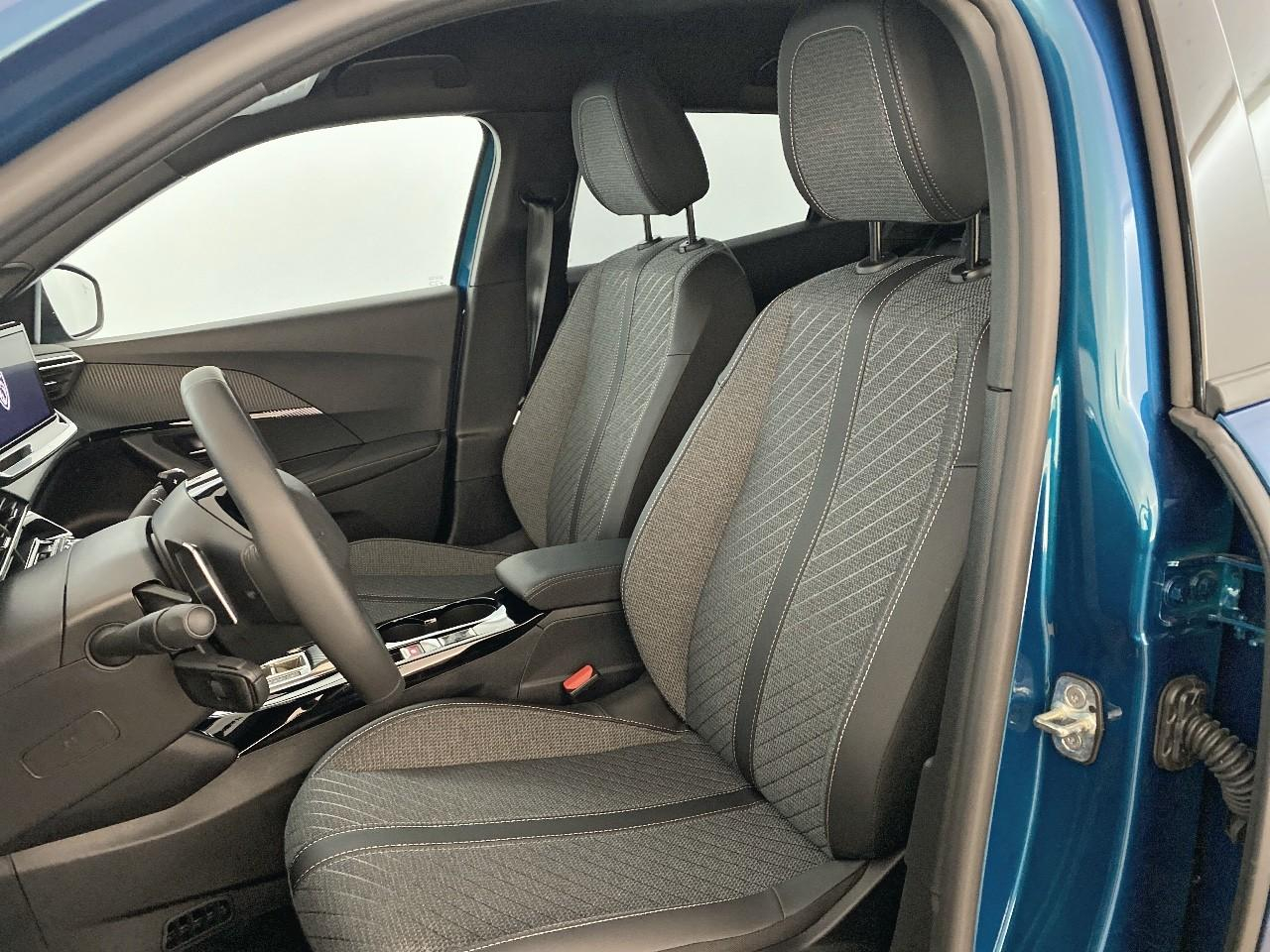 Peugeot 2008 hybrid 145 ch e-dcs6 allure — photo 9