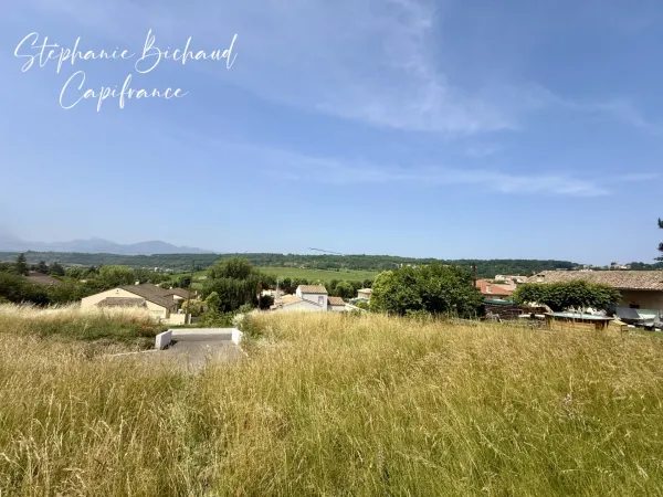 Terrain 904 m²
