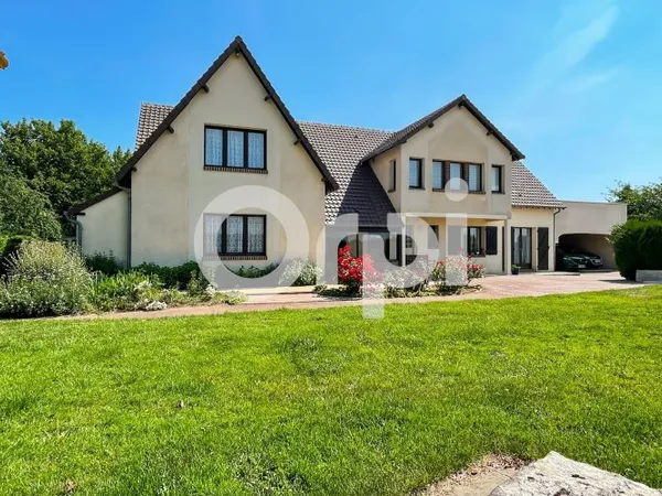 Maison 9 pièces 308 m²