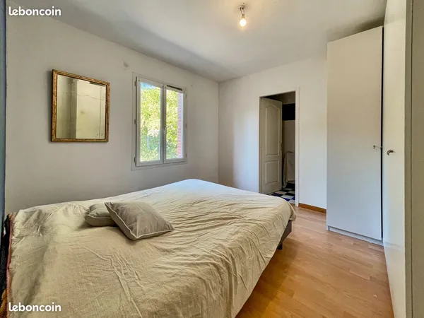 Chambre 11m² + salle de bain privative dans belle et grande maison au calme