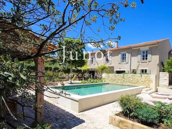Maison 8 pièces 340 m²