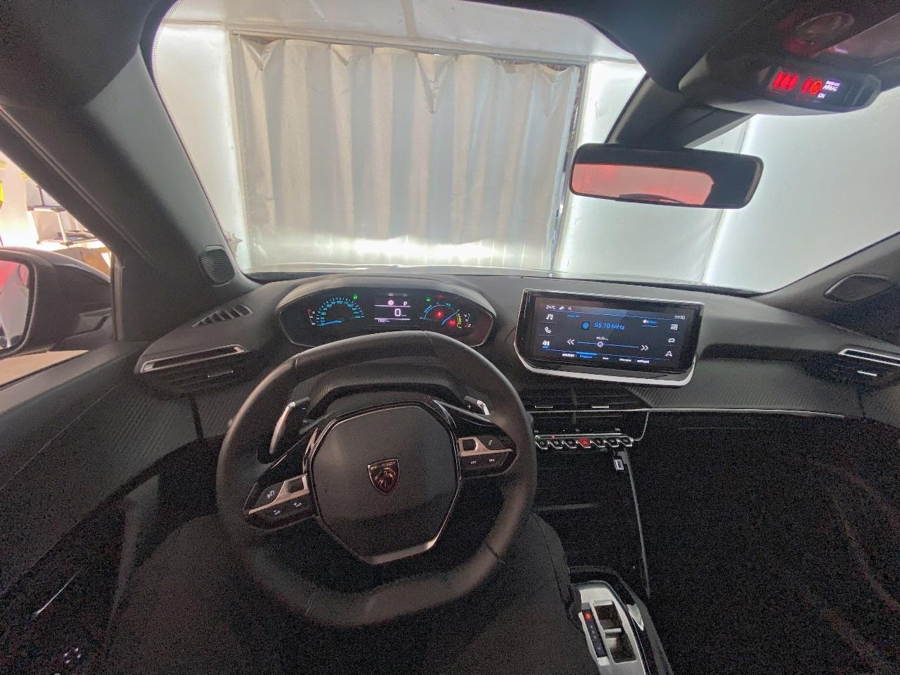 Peugeot 2008 hybrid 136 e-dcs6 style — photo 12