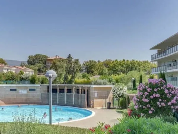 Superbe T2 avec grande terrasse dans Parc avec piscine