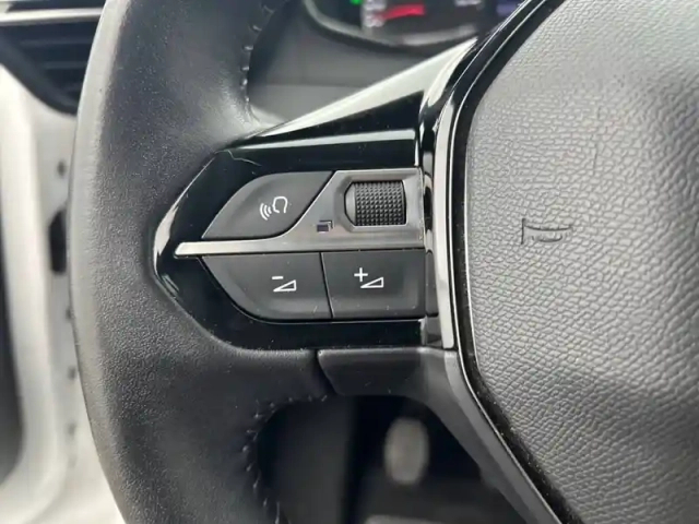Peugeot 208 puretech 75 s&amp;s bvm5 — photo 18