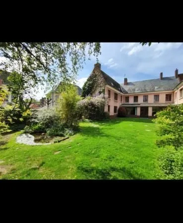 Maison 8 pièces 438 m²