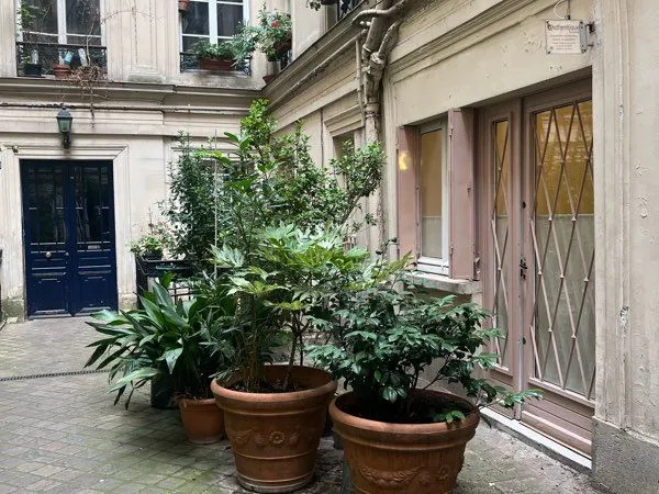 Bureau de charme sur cour - République / Marais - location flexible