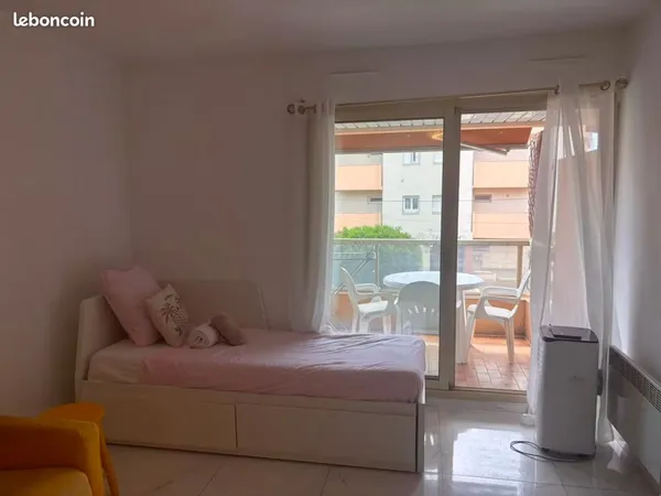 Studio meublé à Golfe Juan - LOCATION 1 À 2 MOIS - Charges incluses
