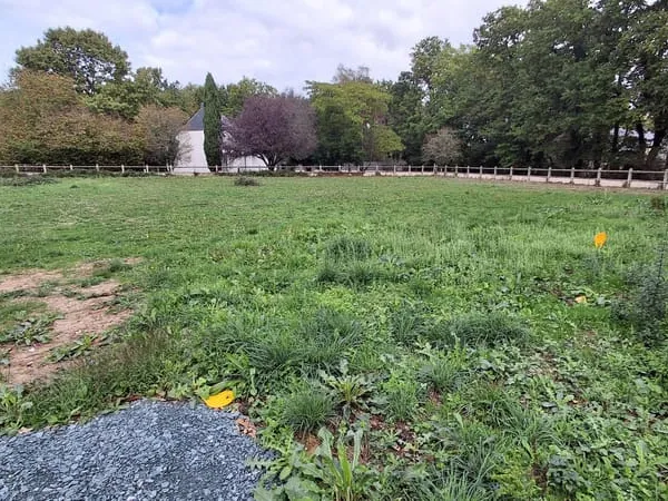 Terrain libre de constructeur à La Chapelle Sur Erdre de 748 m2