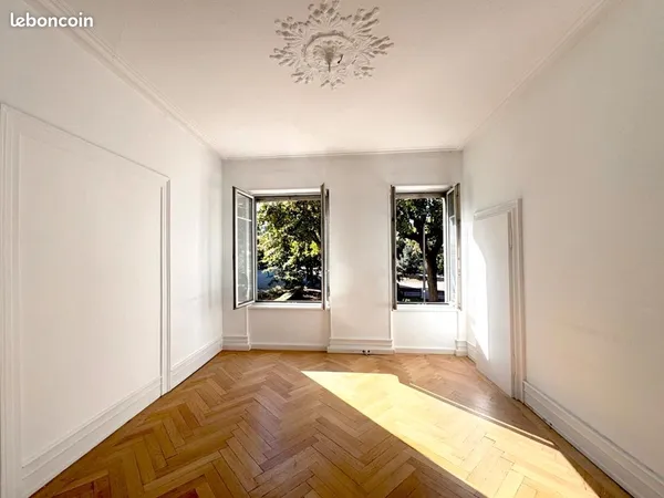 Bureau de 20 m² à louer dans un bel immeuble haussmannien