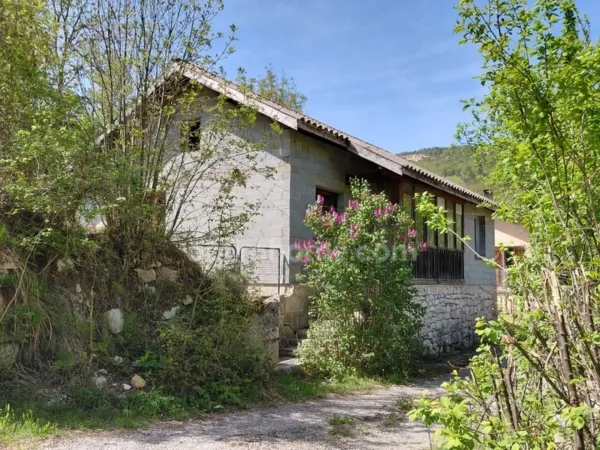 Maison à vendre 4 pièces MONTBRAND (05)