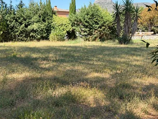 Terrain à bâtir de 375 m² à AUBAGNE (13)