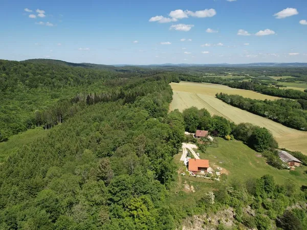 à€ VENDRE €" DOMAINE TOURISTIQUE à€ FORT POTENTIEL DANS LE DOUBS