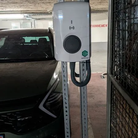 Place de parking avec borne électrique - Bastille / Rue de la Roquette (Paris 11)