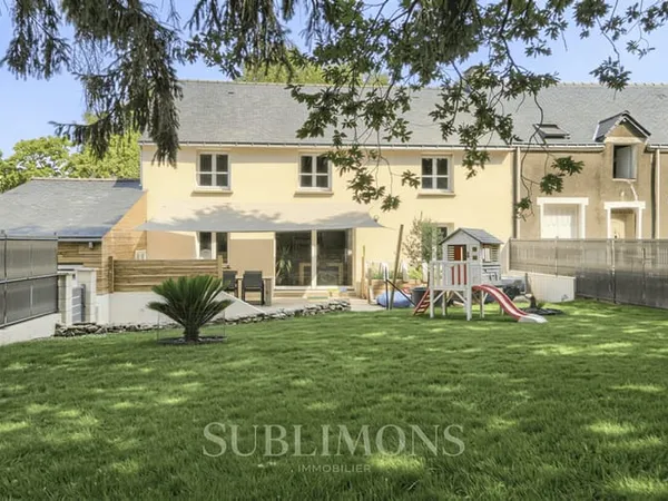 COUP DE COEUR Magnifique maison en pierre rénovée clés en mai