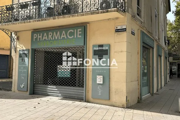 Local commercial 6 pièces 224 m²