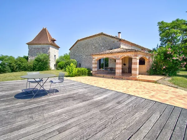 Saint-Jean-de-Thurac - Ancienne grange du XVIIIe siècle rénovée avec dépendance sur 6 hectares de te