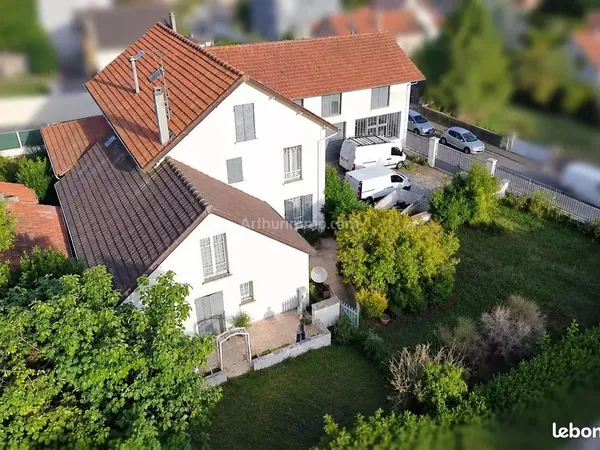 Propriété 7 pièces 193 m²