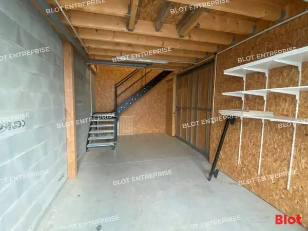 Entrepôt 80 m²