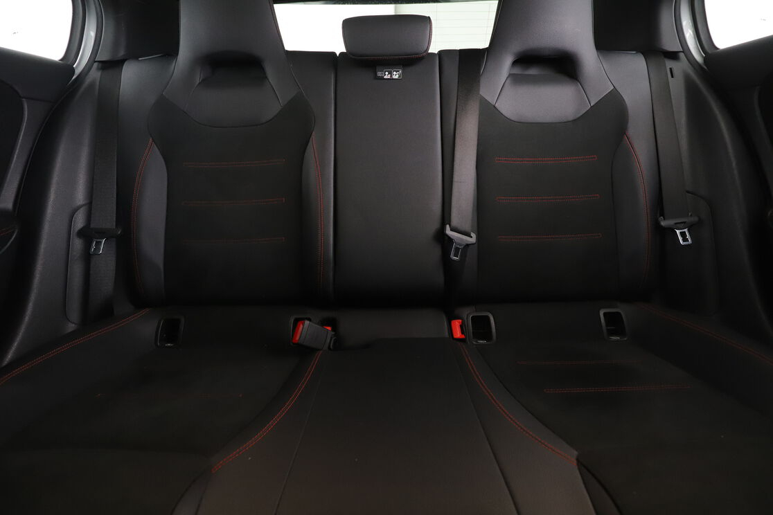 Mercedes-Benz Classe A 250 e AMG Line 8G-DCT — photo 14