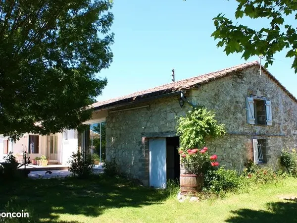 Maison en pierre de plain-pied - 110 m² - Terrain de 7 800 m² - Montagudet (à 4 km de Lauzerte)