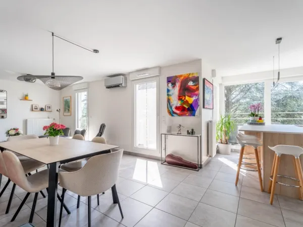 T5 Duplex de 116m2 à Champagne dans copropriété très récente