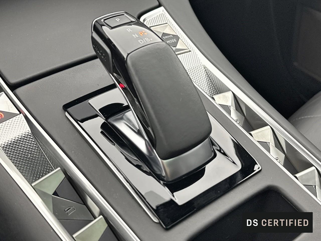 Ds Ds 7 crossback crossback hybride e-tense 300 eat8 4x4 rivoli — photo 31