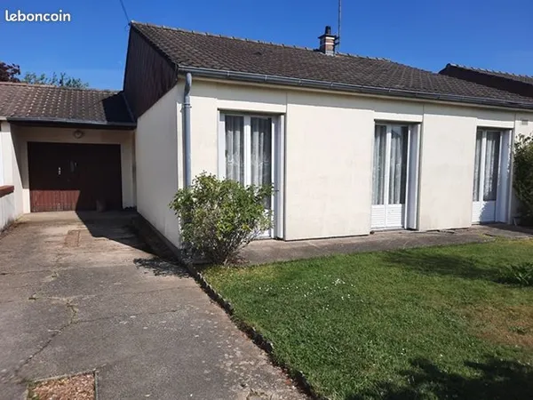 Maison de plain-pied avec terrain et garage - Aubigny-sur-Nère (18700)