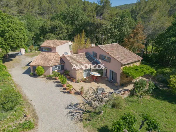 Magnifique maison en pierre au charme provençal