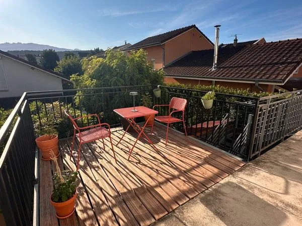 Duplex T3 rénové de 69 m² avec terrasse, jardin et 2 garages - secteur recherché