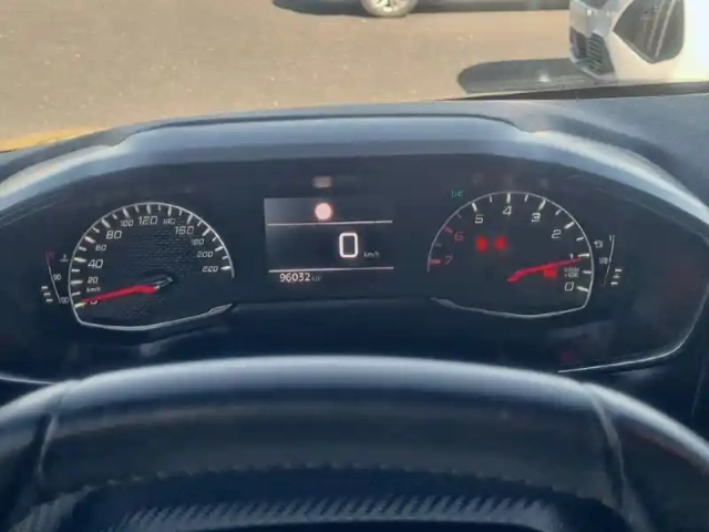 Peugeot 208 puretech 75 s&amp;s bvm5 — photo 10