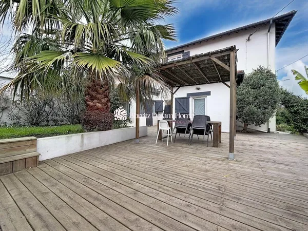 Vends maison - 121 m² - 4 pièces, 3 chambres - Anglet 64600