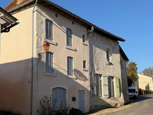 Propriété de 2 chambres dans un village recherché