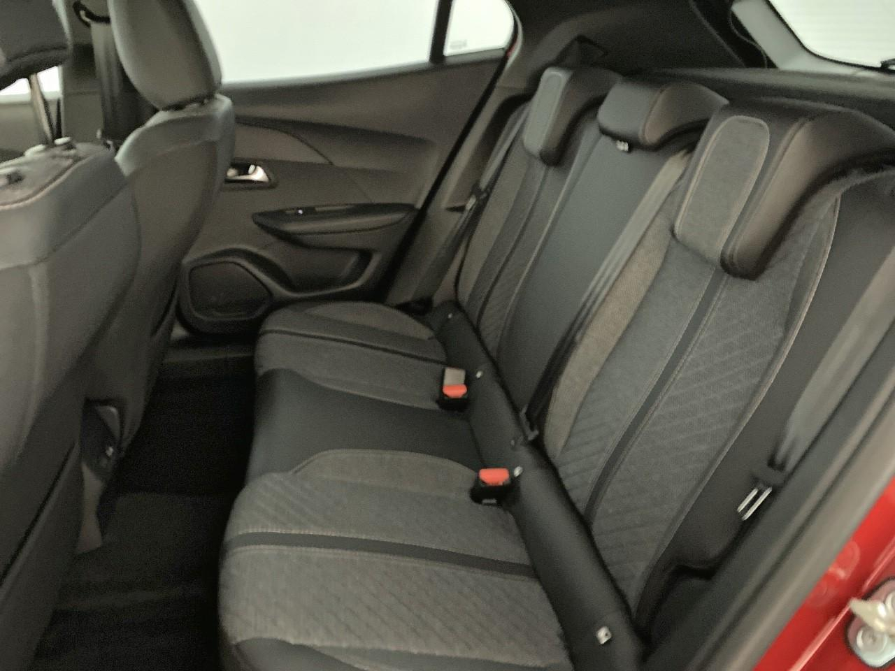 Peugeot 2008 hybrid 145 ch e-dcs6 allure — photo 10