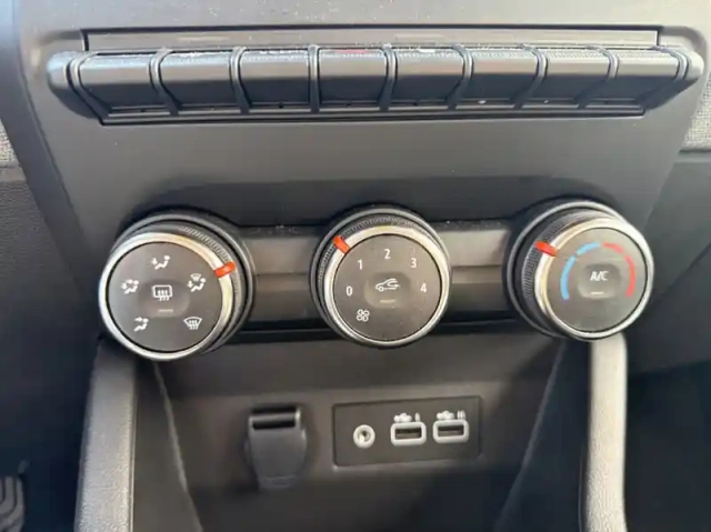 Renault Clio 1.5 blue dci 100ch evolution - 24 — photo 5