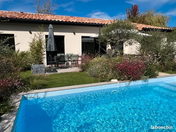 Belle VILLA neuve T5 110M² climatisée avec piscine et jardin arboré