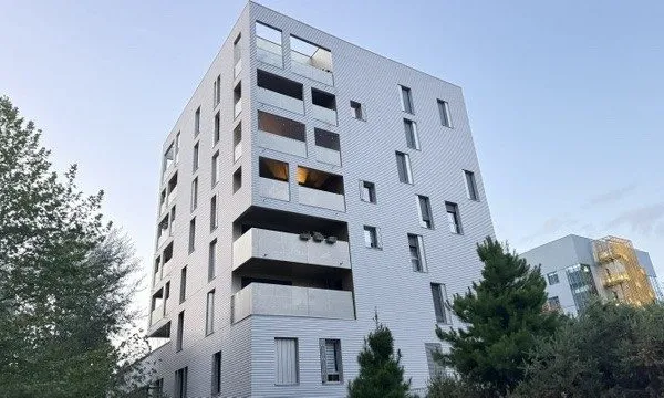 JOLI T3 avec son grand balcon à l'ouest, à proximité du métr