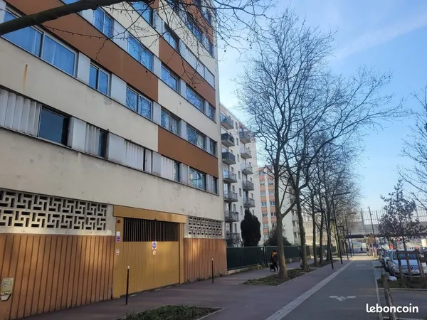 Parking/box 14 m² Le Bourget