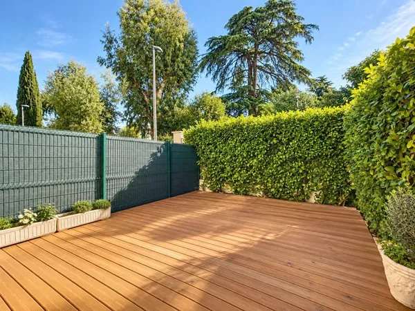 Cannes Montfleury 2 pièces 27m² rénové en rez-de-jardin