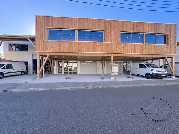 A LOUER LOCAL D'ACTIVITE 185 M² A BEGLES