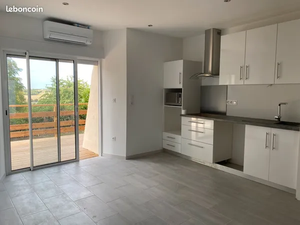 Maison mitoyenne avec terrasse