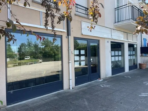 Commerce Location Les Essarts-le-Roi  60m² 1200€