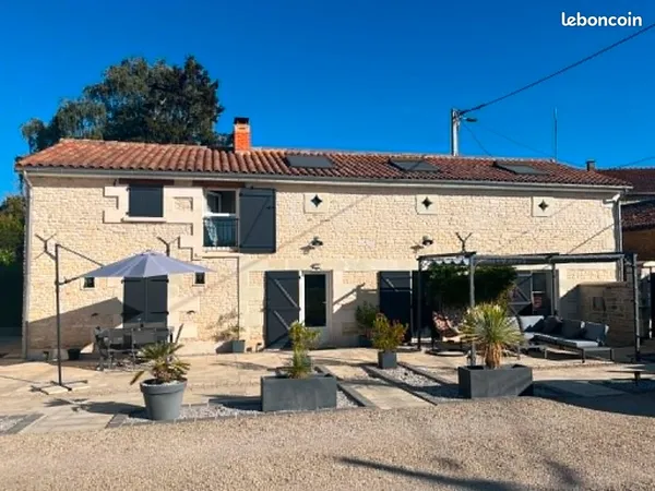 Maison moderne en pierre