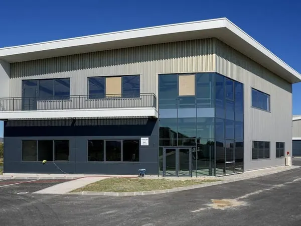Local d'activité 2465 m²