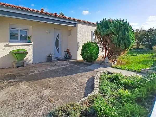 En exclusivité : Charmante maison de plain-pied, proche des commodités à Esnandes !