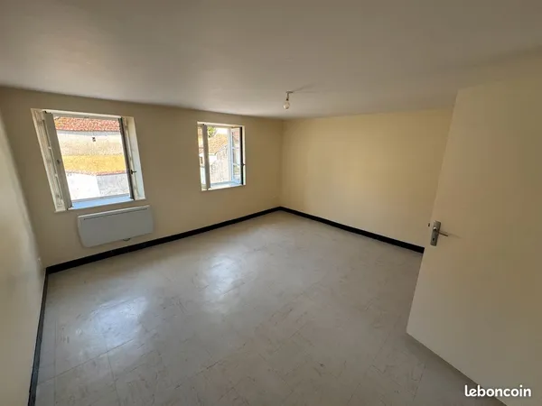 Location d'un studio communal - type f1 - bourg de toury-lurcy