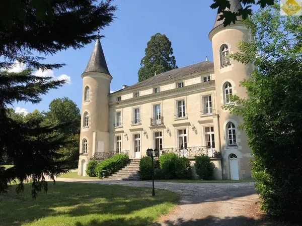Château 15 pièces 1169 m²