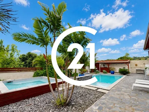 DUCOS - DEMEURE - PISCINE - VUE DEGAGEE