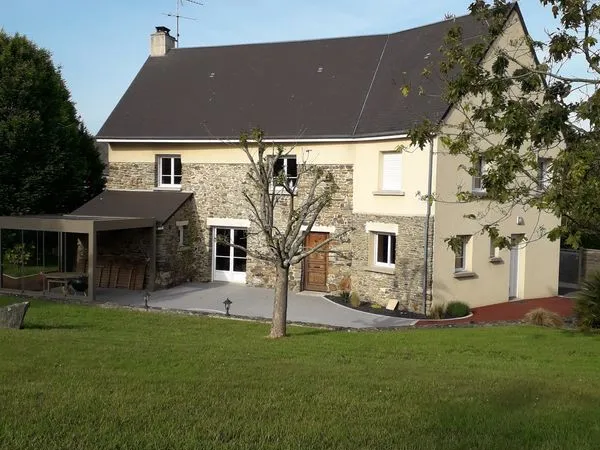 Maison à vendre avec terrain 11000m2