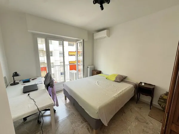 Grande chambre de 19 m² en colocation - Quartier Libération