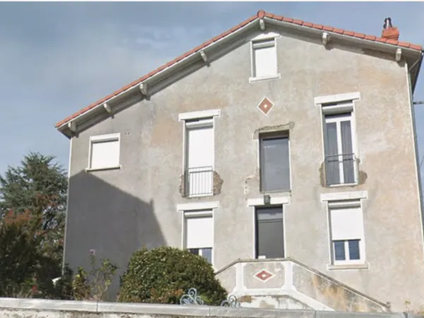 MAISON FAMILIALE / 2 LOGEMENTS INDEPENDANTS T2 ET T4 / JARDIN/ 2 GARAGES/CLERMONT FERRAND (63)